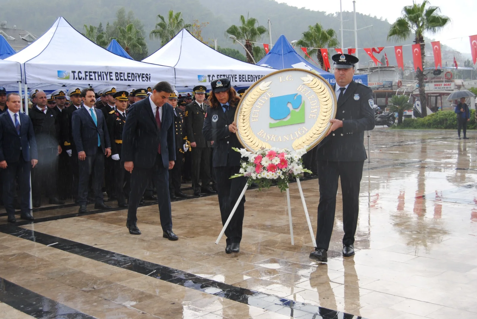 Fethiye’de Cumhuriyet Bayramı Coşkusu Çelenk Sunma Töreni İle Başladı