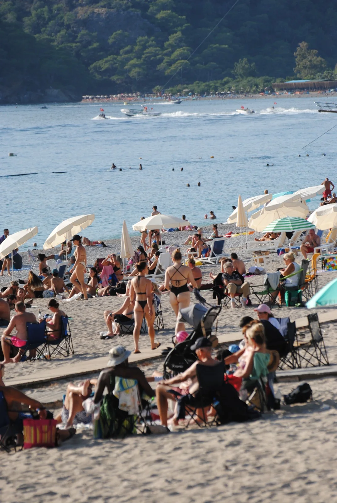 Fethiye’de Turistler Denize Girdi