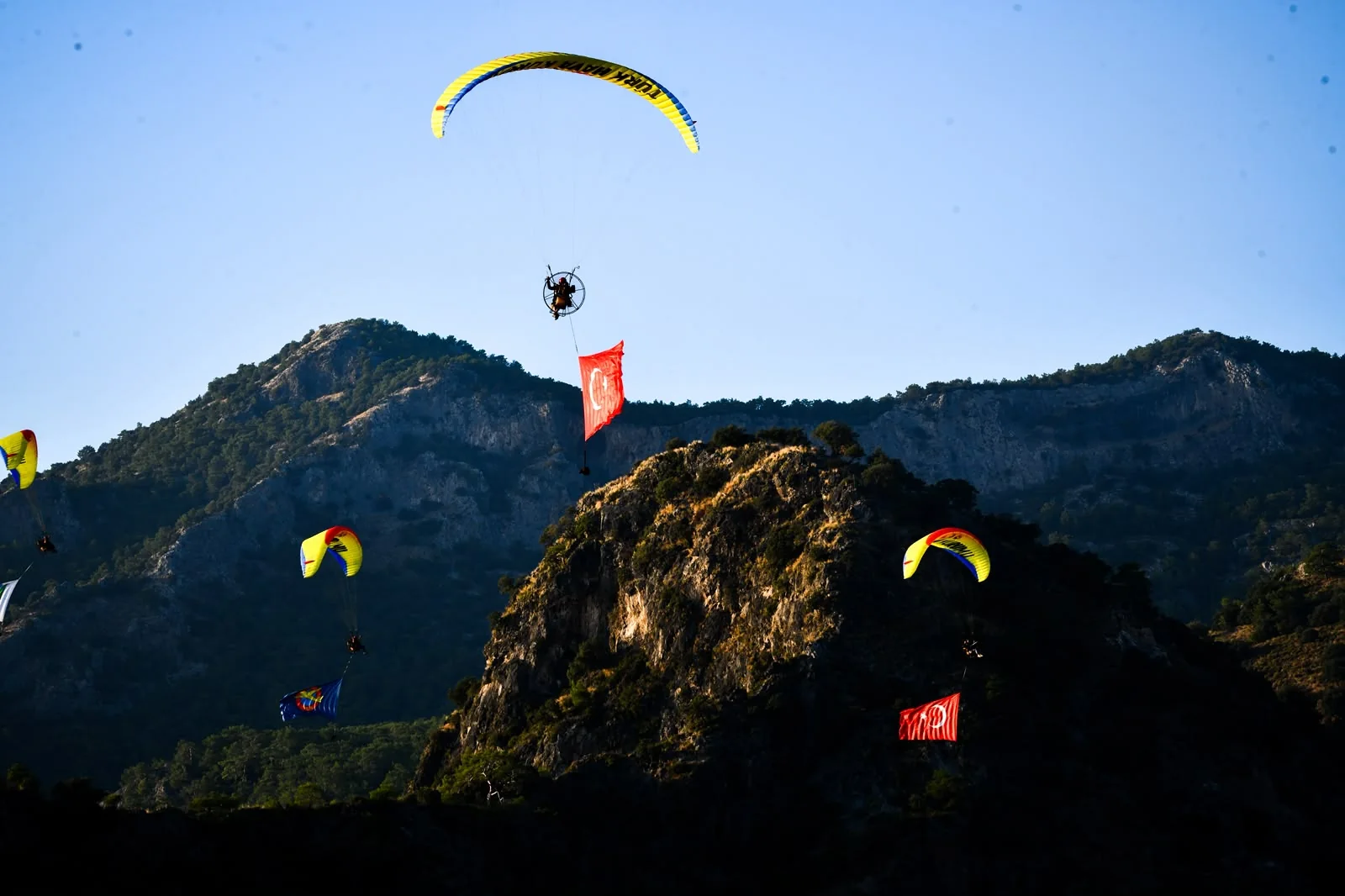 Ölüdeniz Semalarında Renkli Görüntüler