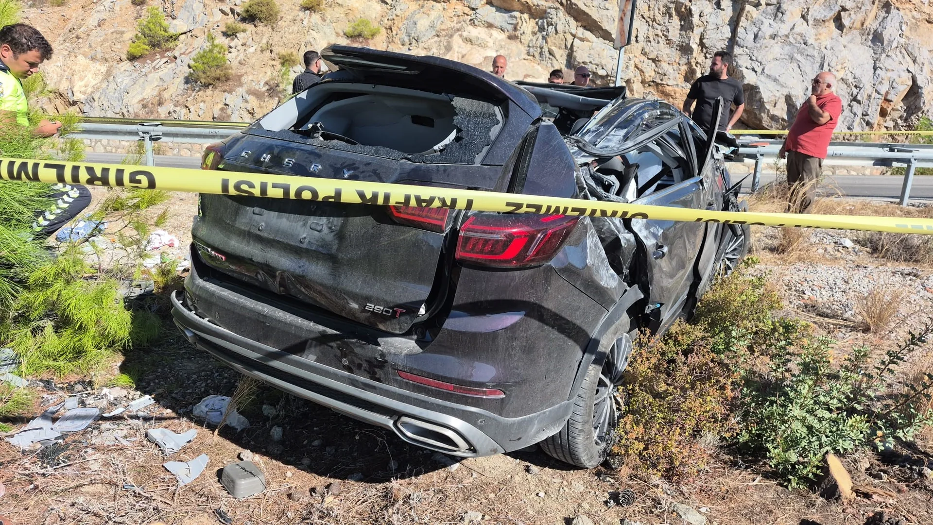 Datça’da Bariyerlere Çarpan Otomobil Takla Attı: 1 Ölü, 3 Yaralı