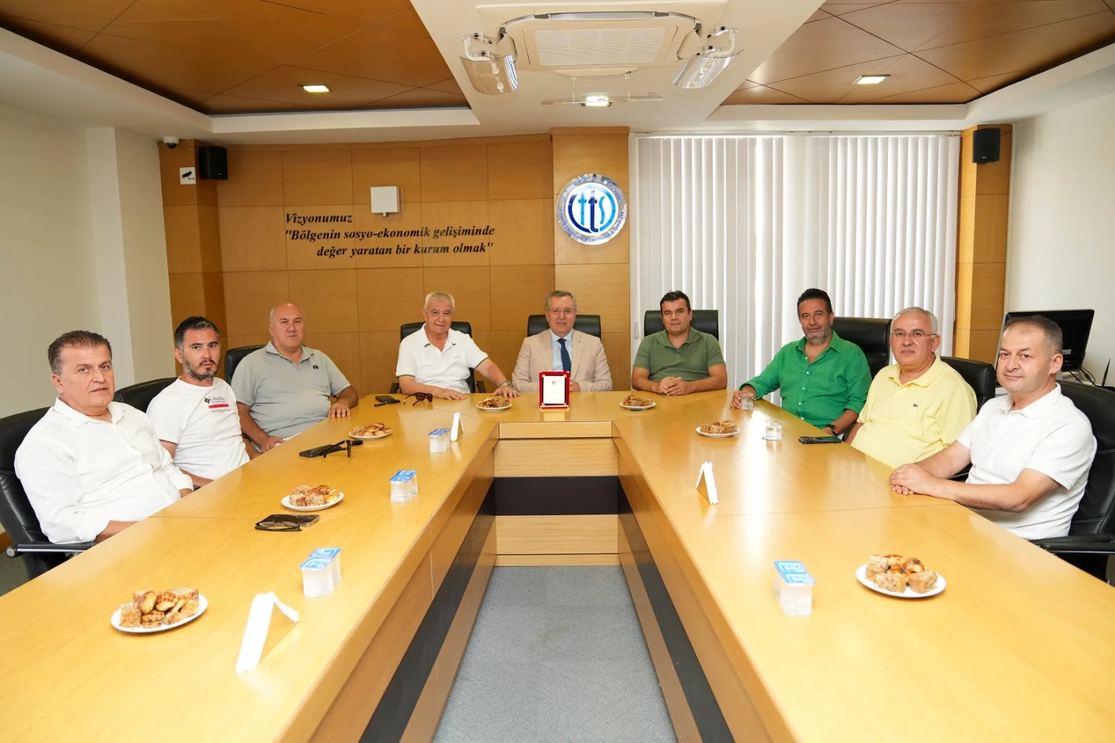 FETHİYESPOR’DAN FTSO’YA TEŞEKKÜR PLAKETİ