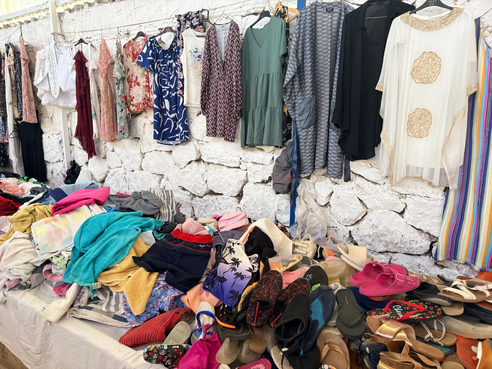 Fethiye’de İkinci El Pazarı Hem Cebe Hem Öğrencilere Destek Oluyor