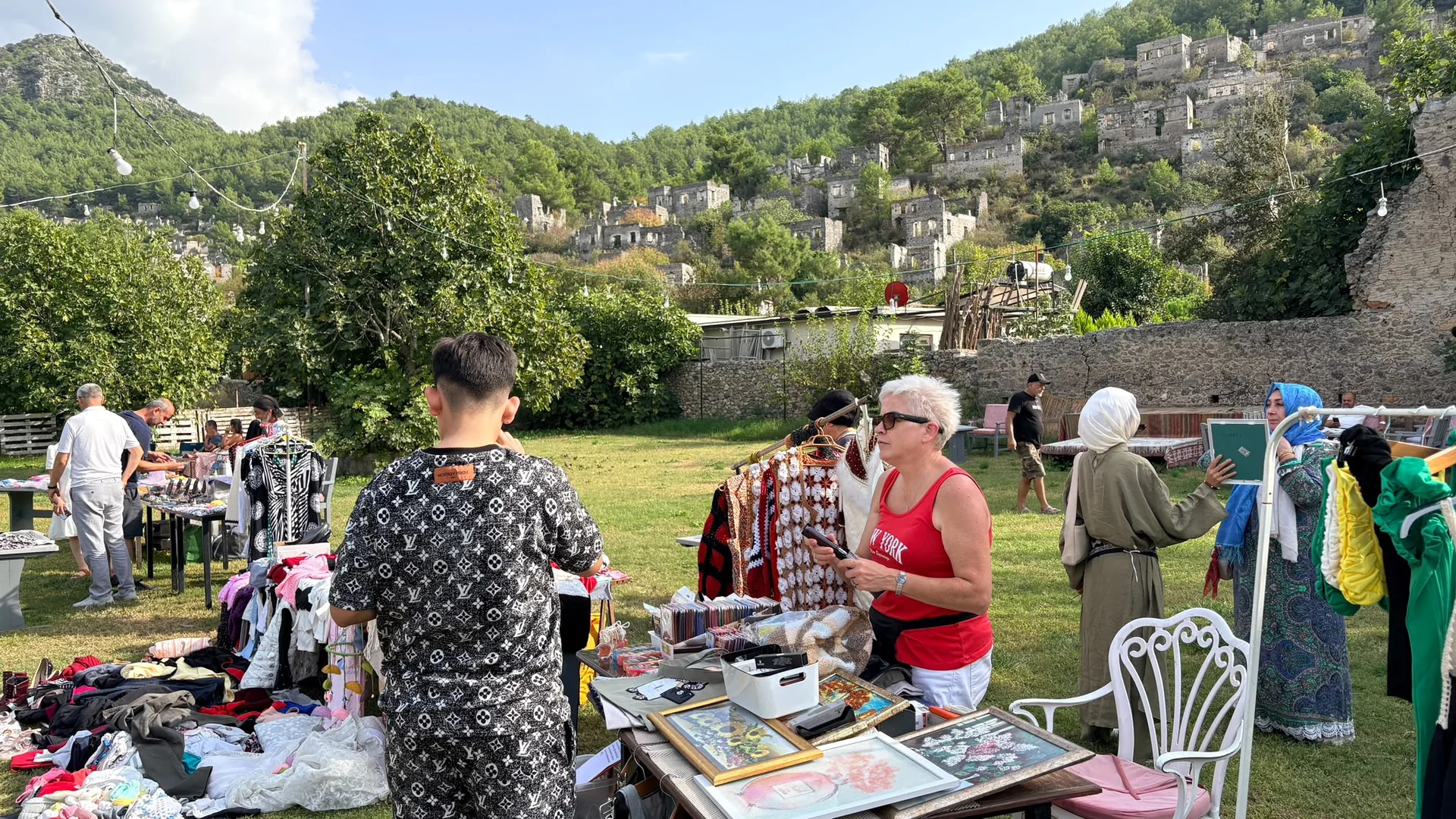 Kayaköy’de İkinci El Pazarına İlgi Artıyor