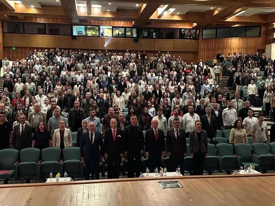 Muğla'da Kamu Personeline İletişim Eğitimi: Dezenformasyon ve Yapay Zeka Masada
