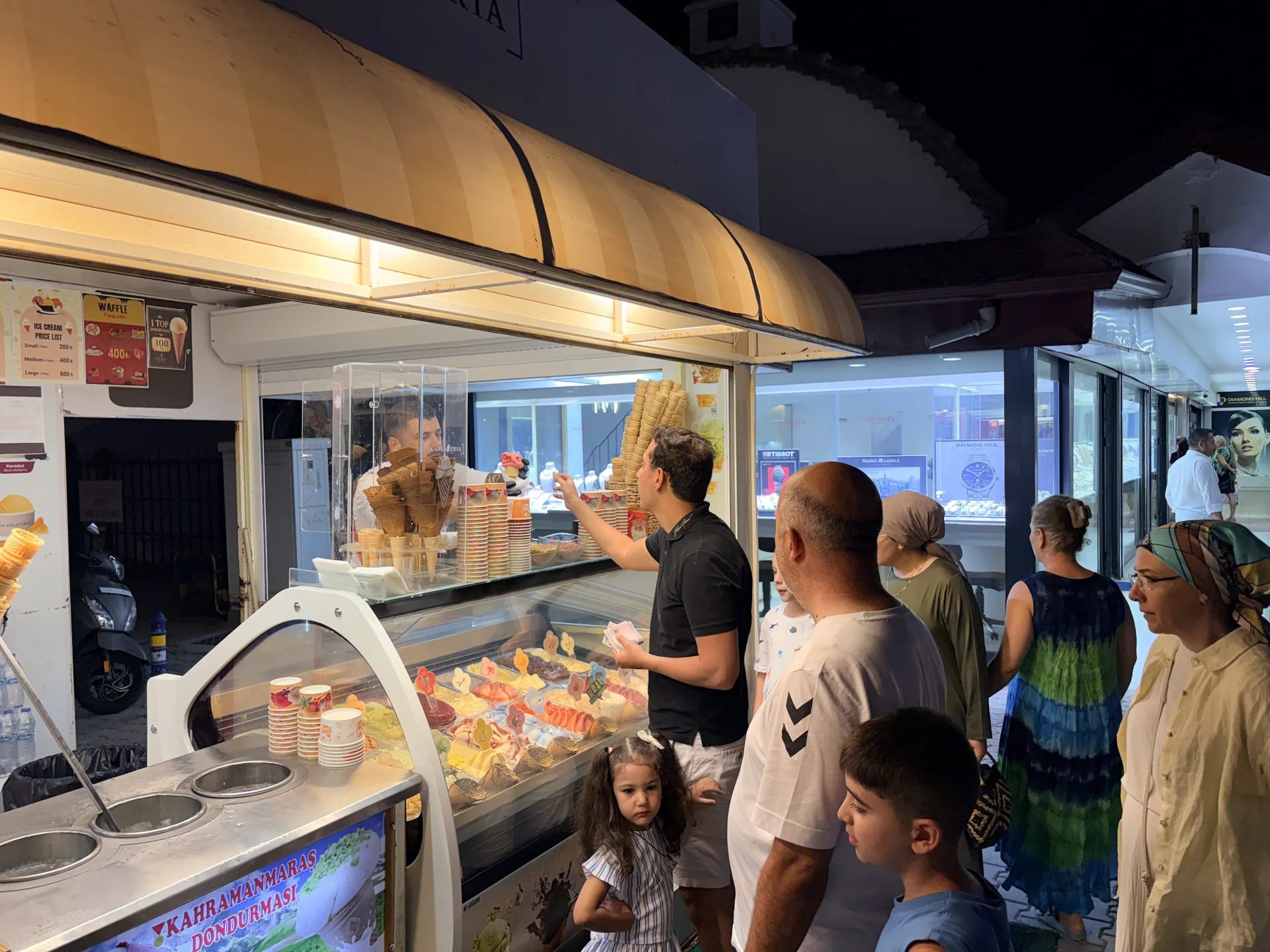Ölüdeniz’de Maraş Dondurması Kaç Lira?