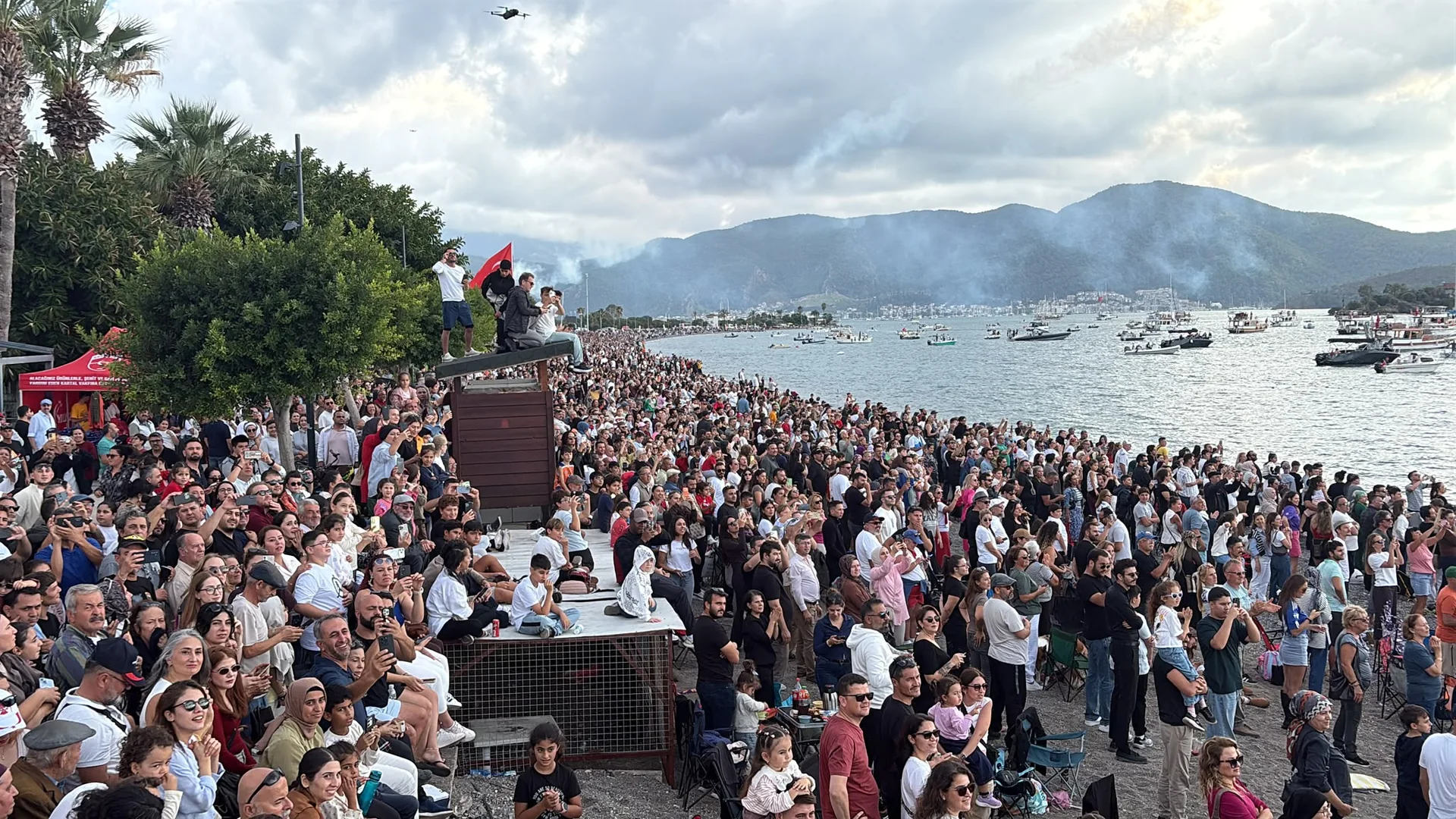 Türk Yıldızları’nın Gösterisi Çalış Esnafının Yüzünü Güldürdü