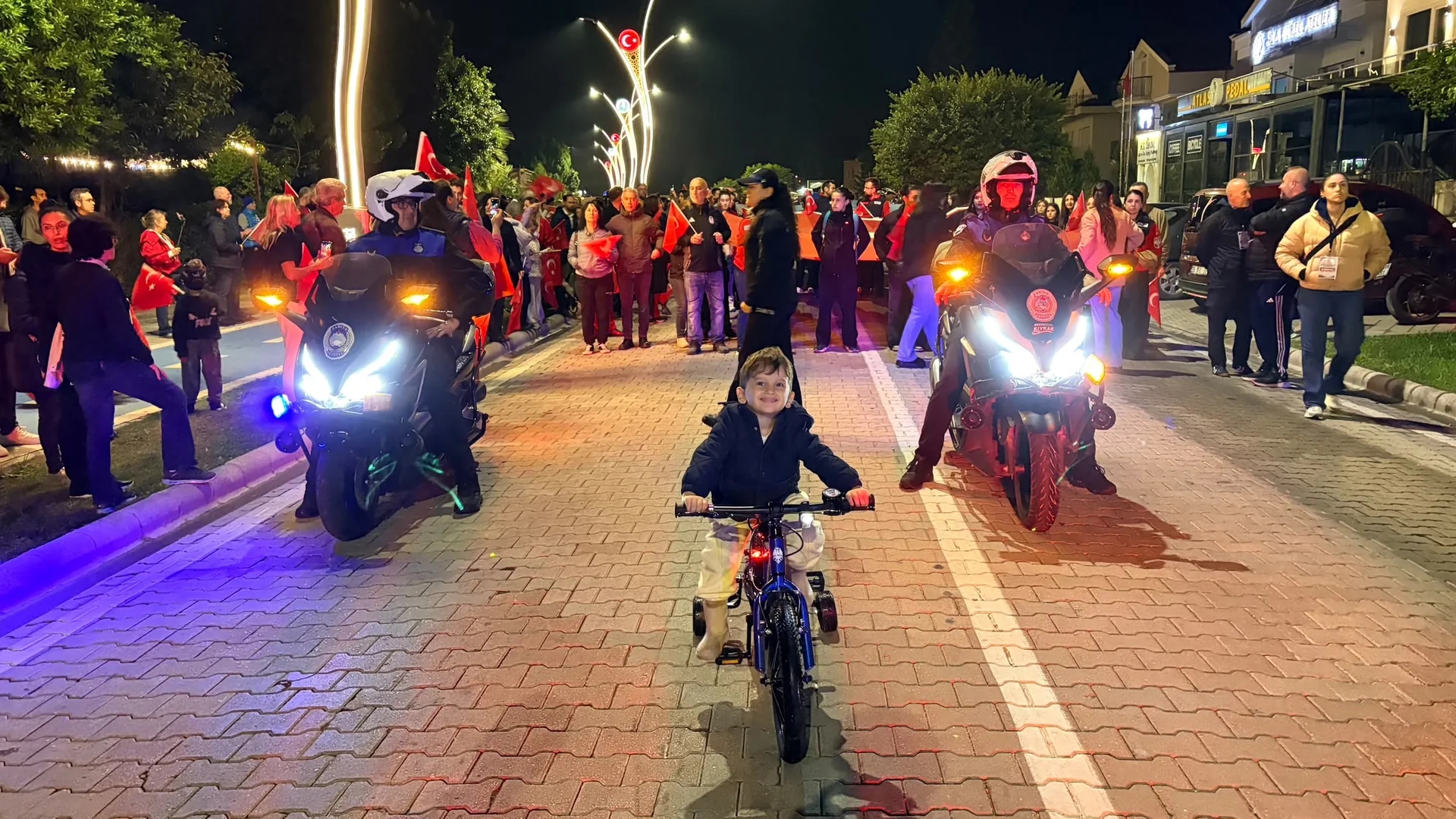 Fethiye’de Cumhuriyet Bayramı Coşkusu Sokaklara Taştı