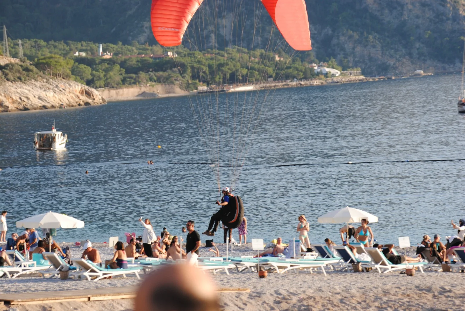 Fethiye’de Turistler Denize Girdi