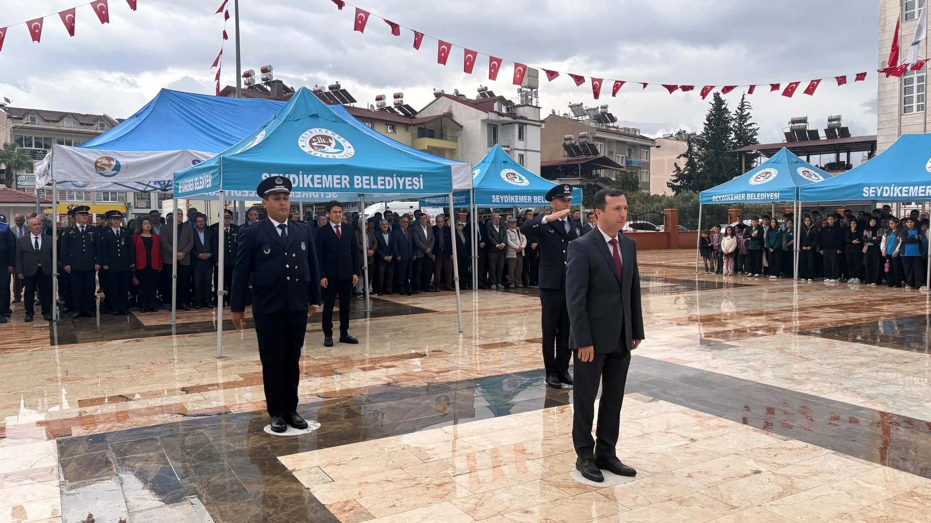 Seydikemer’de Cumhuriyet Bayramı Coşkusu Çelenk Töreniyle Başladı