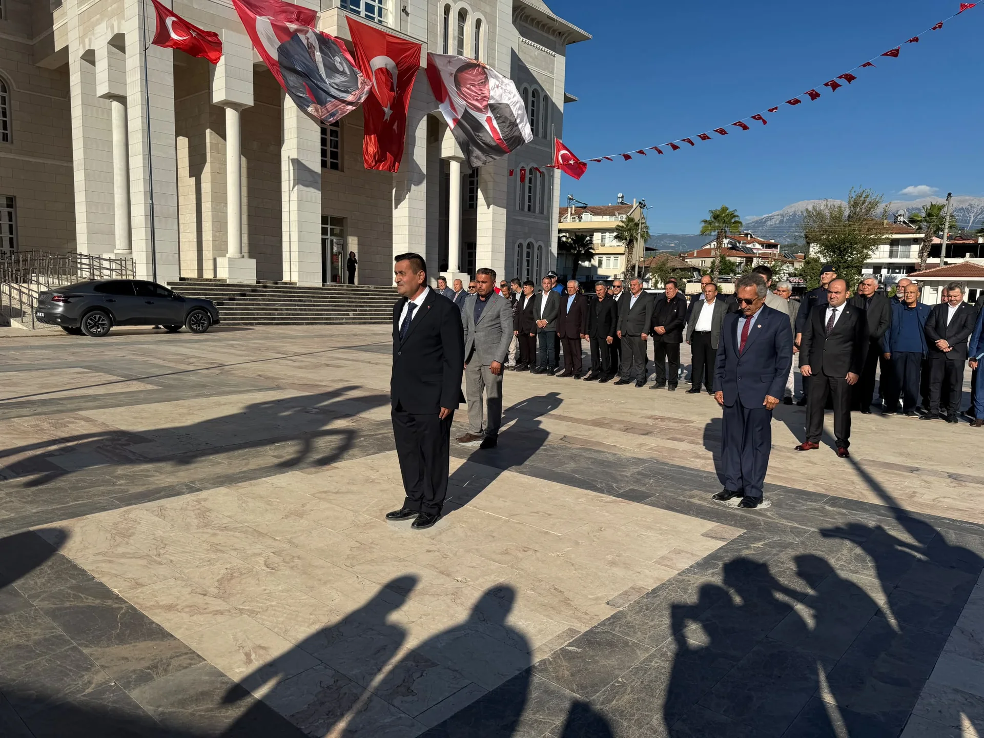 Seydikemer’de Muhtarlar Günü İçin Çelenk Sunuldu