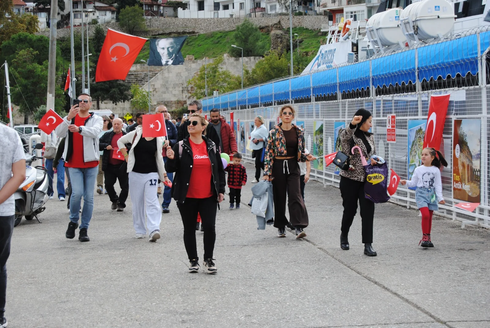 Fethiye'de Deniz Alayına Büyük Katılım