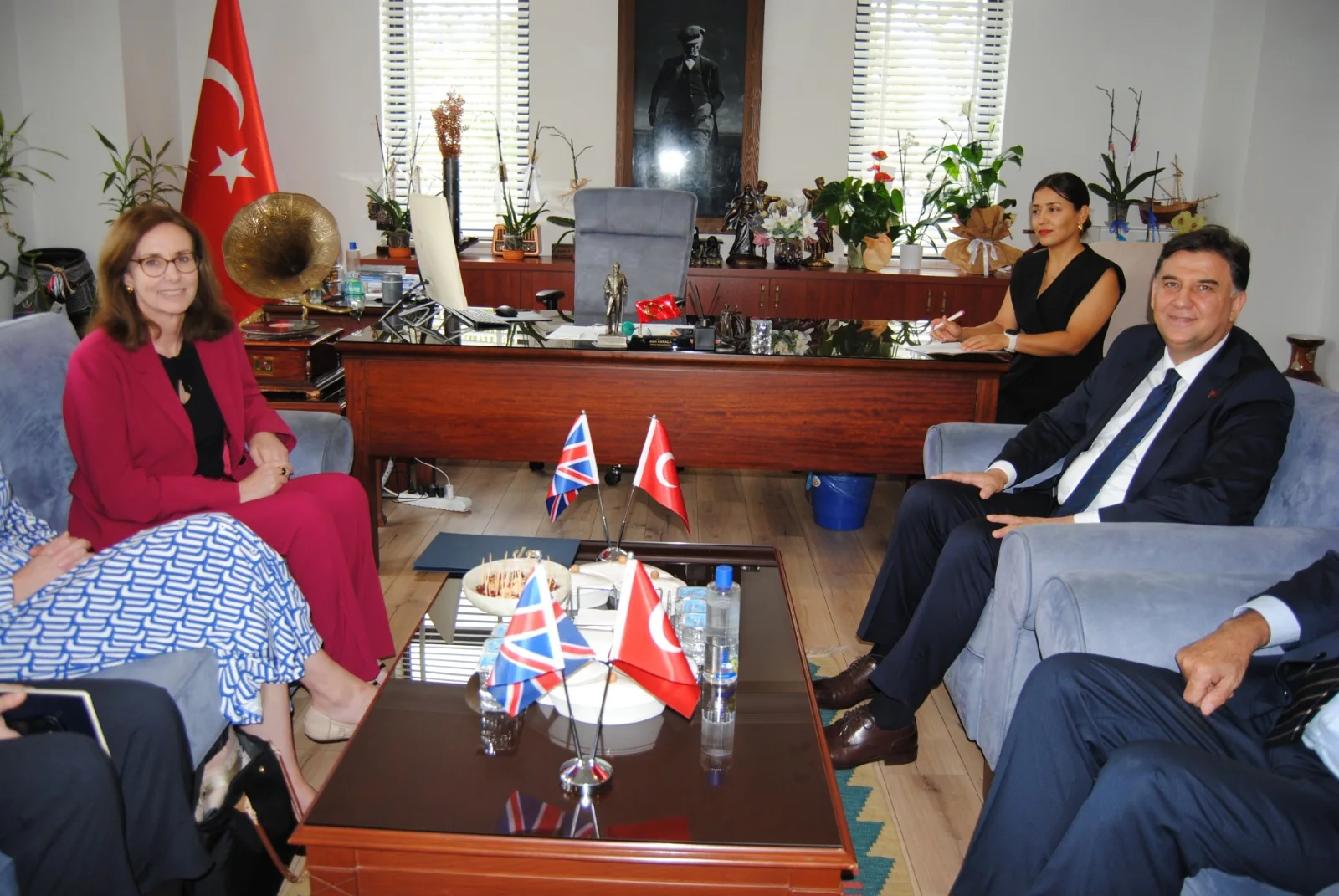 İngiltere Büyükelçisi Jennifer Anderson, Başkan Karaca’yı Ziyaret Etti