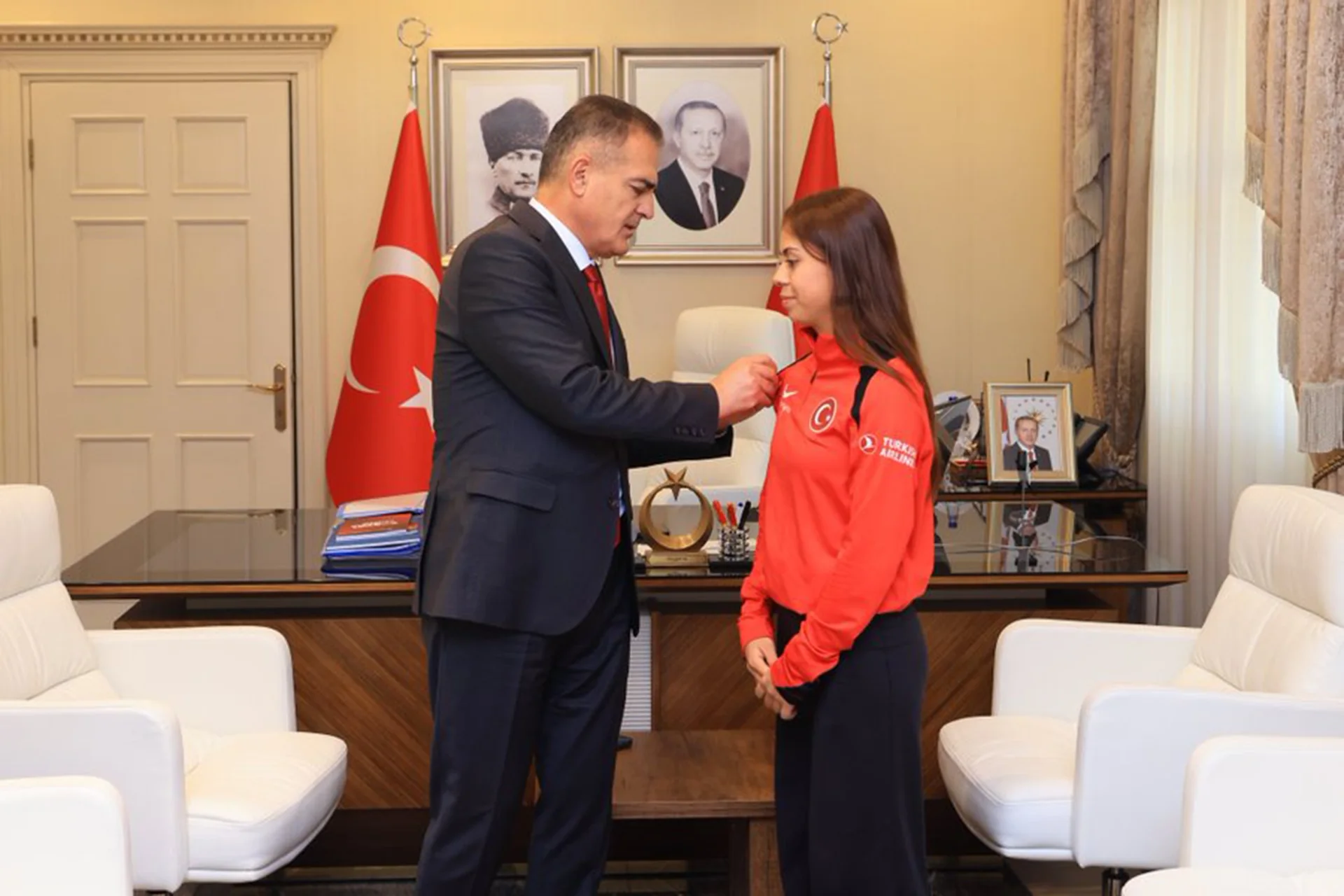 Dünya Şampiyonu Okçular, Muğla Valisi Akbıyık'ı Ziyaret Etti