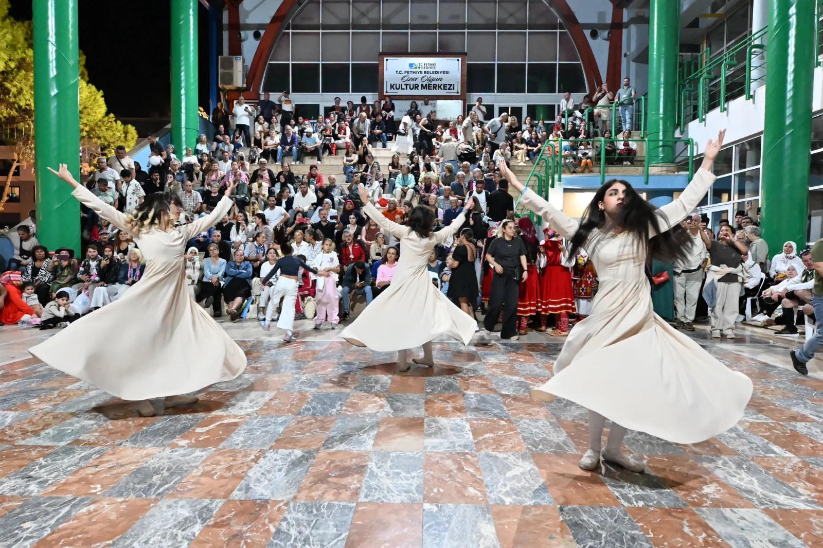 Fethiye’de Halk Dansları Festivali Coşkusu Yaşandı