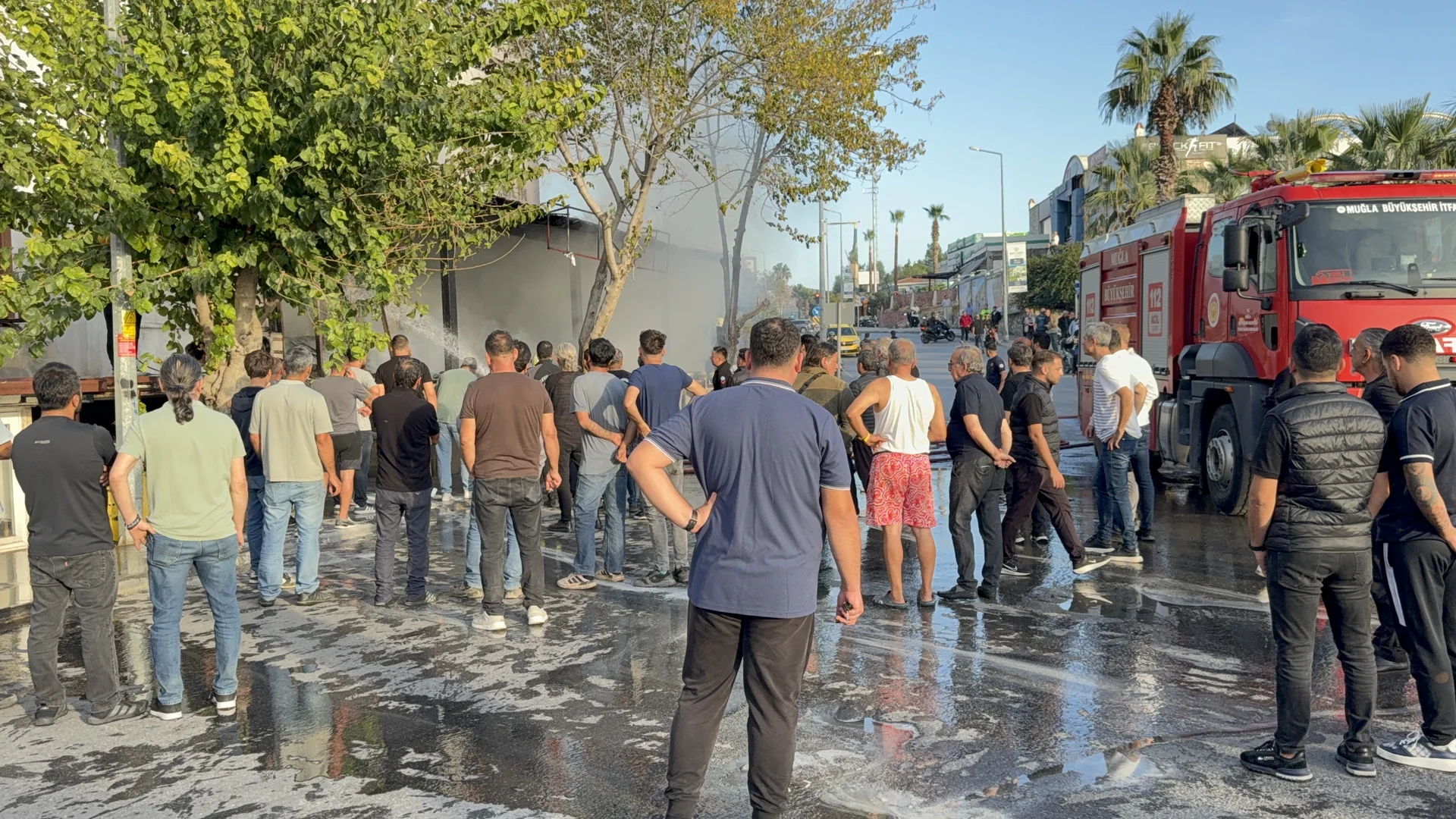 Bodrum’da Depo 15 Dakikada Küle Döndü! Geriye Molozlar Kaldı