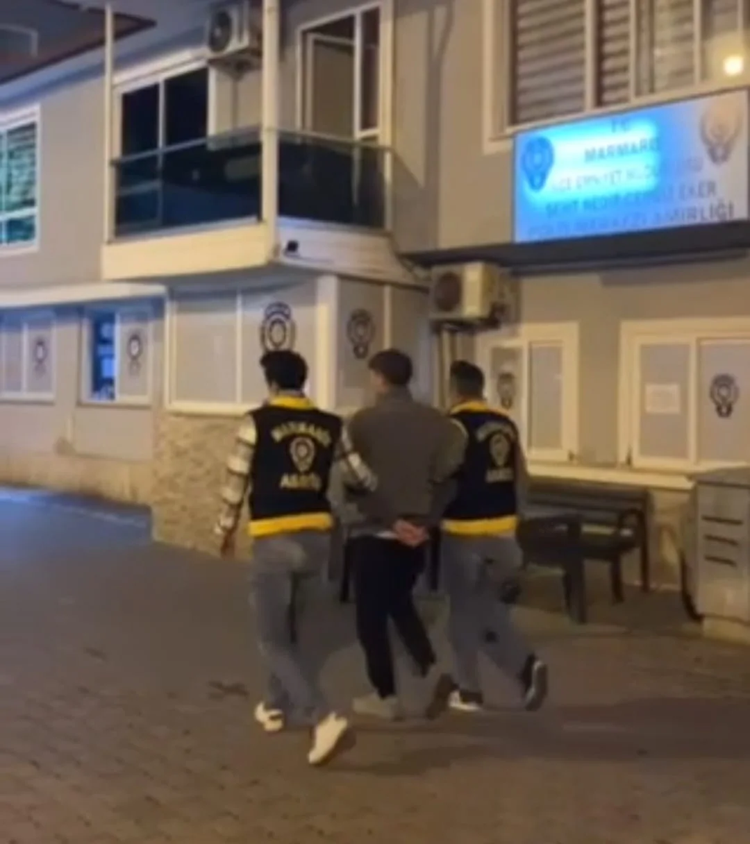 Mont Ve Pantolon Hırsızlığı Kamerada: İngiliz Turist Şüpheli Yakalandı