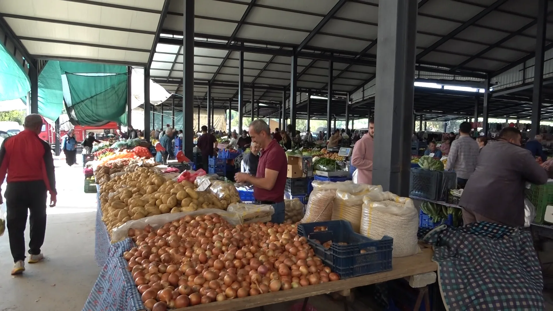 Seydikemer’de Pazar Fiyatları Herkes İçin Aynı Değil: “Paran Varsa Şehir, Paran Yoksa Zehir”
