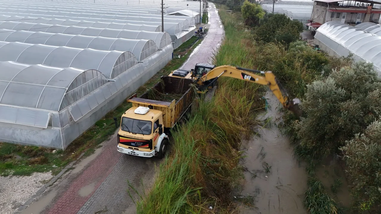Seydikemer Belediyesi Ekipleri Yağışın Ardından Sahada