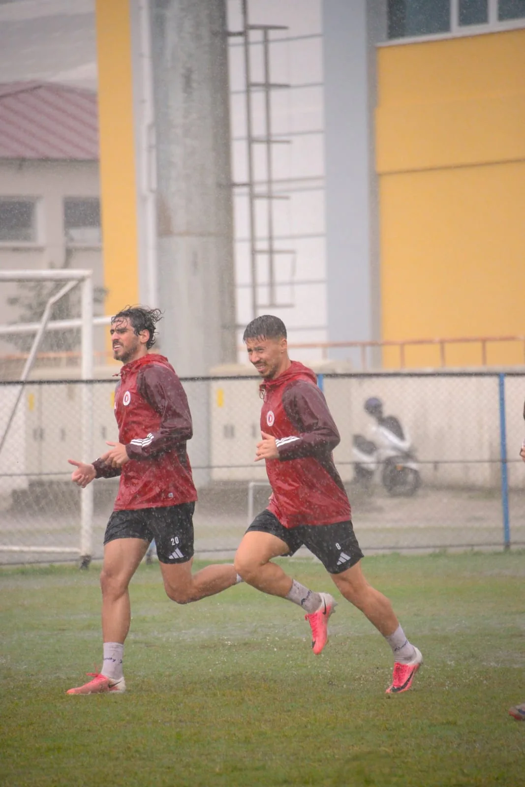 Fethiyespor Kupa Mesaisinde: Lacivert-Beyazlılar Yağmur Altında Çalıştı