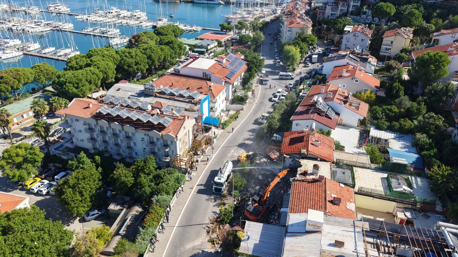 Fethiye’de Riskli 4 Bina Yıkıldı