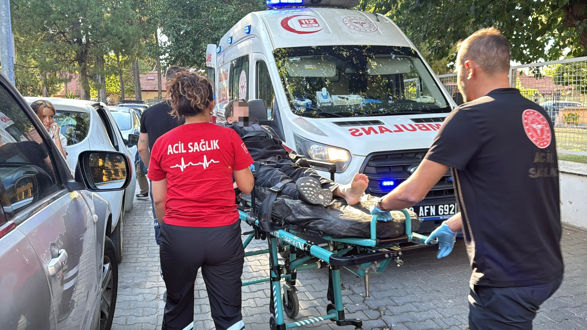 Okul Çıkışı Öğrencinin Ayağı Otomobilin Altında Kaldı