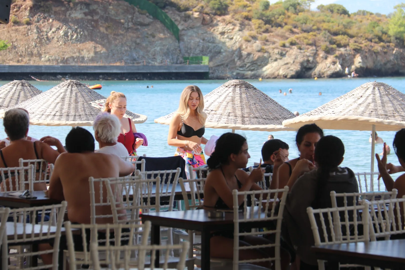 Büyük Samanlık Plajı’nda Öğrenciler Hem Öğreniyor Hem Hizmet Veriyor