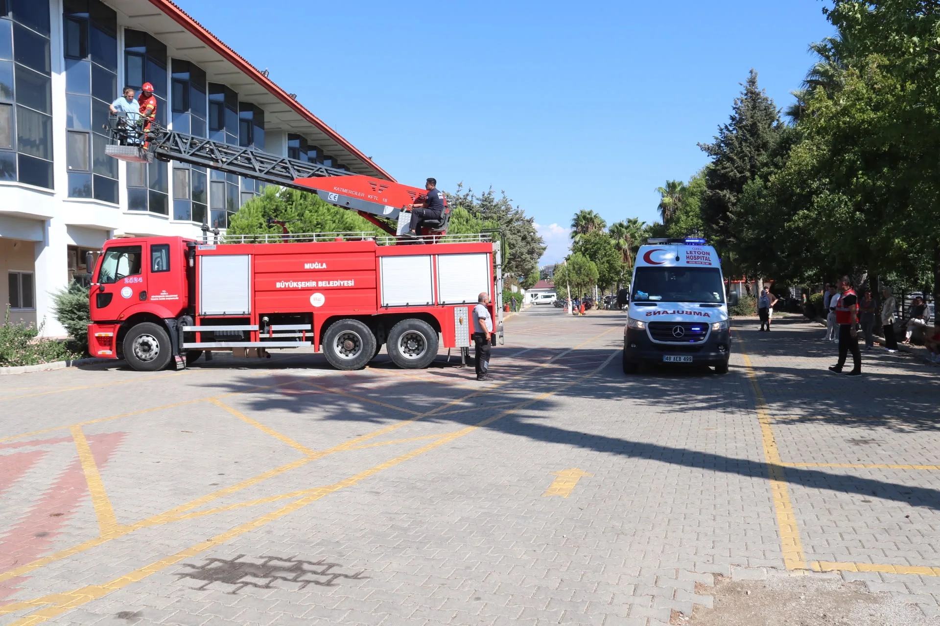 Fethiye Devlet Hastanesi’nde Deprem Tatbikatı Gerçeğini Aratmadı