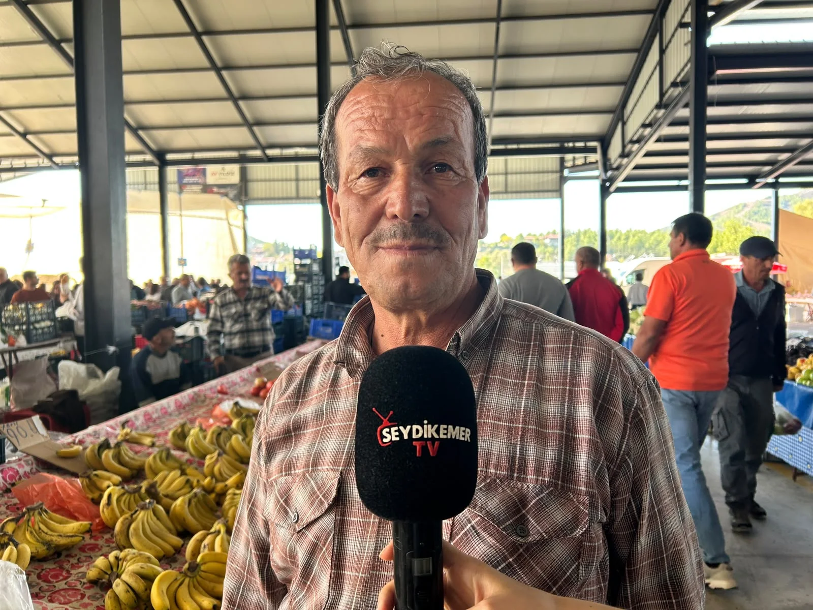 Üzümde Alıcı Yok, Üreticide Umut Tükeniyor: ‘Üzüm Dalında Kaldı, Emeğimizin Karşılığını Alamıyoruz’