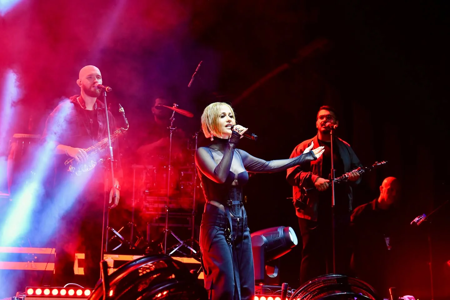 Fethiye’de Meydan Doldu Taştı! Derya Uluğ Sahne Aldı