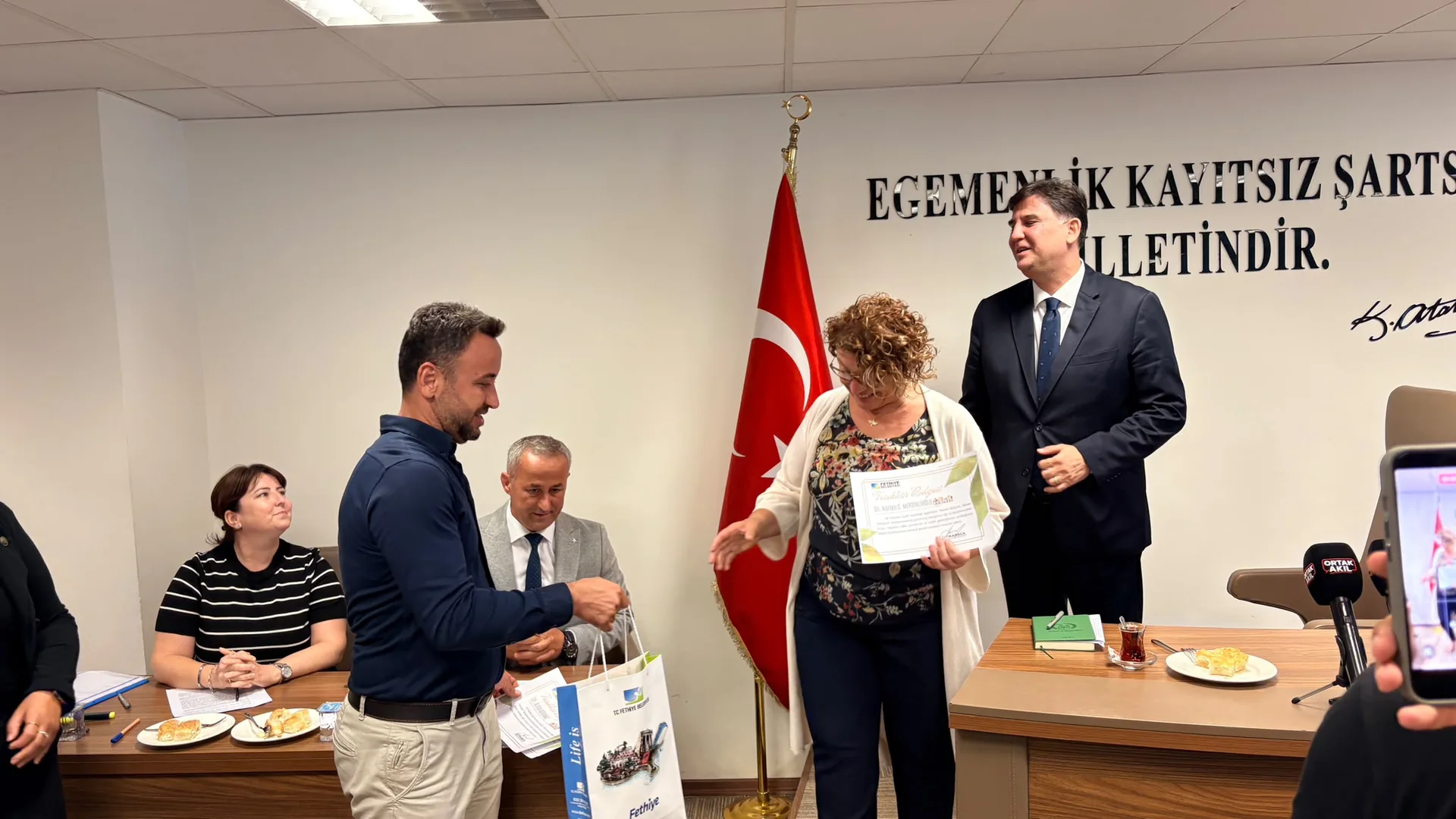 Fethiye’de En Temiz Mahalleye Yenilenebilir Enerjili Özel Park