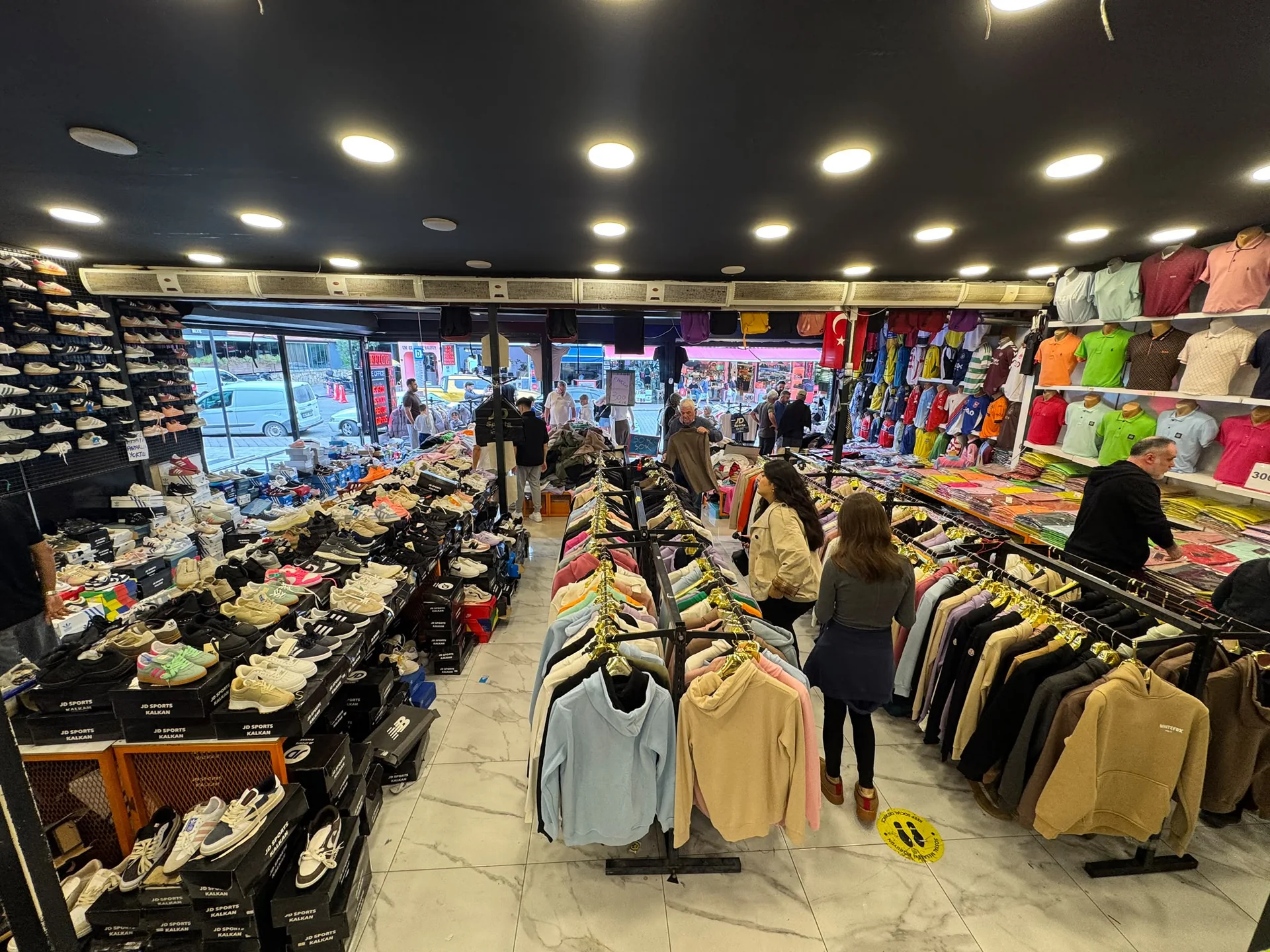 Çalış’ta Tekin Sports’un Sezon Sonu İndirimleri Başladı