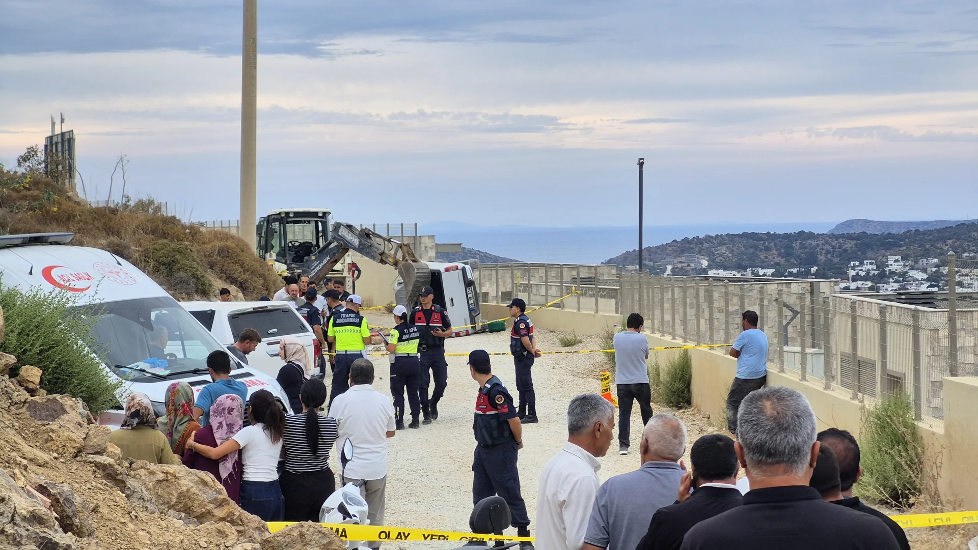 15 Yaşındaki Sürücü Devrilen Kamyonette Hayatını Kaybetti