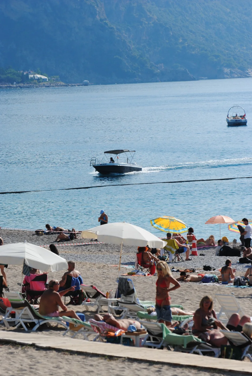 Fethiye’de Turistler Denize Girdi