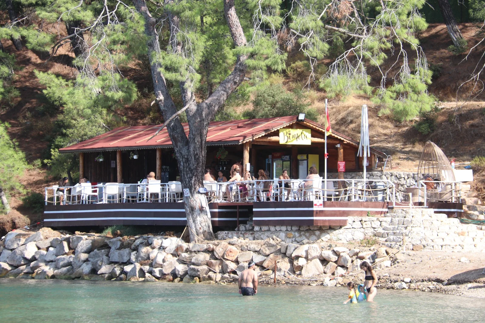 Büyük Samanlık Plajı’nda Öğrenciler Hem Öğreniyor Hem Hizmet Veriyor