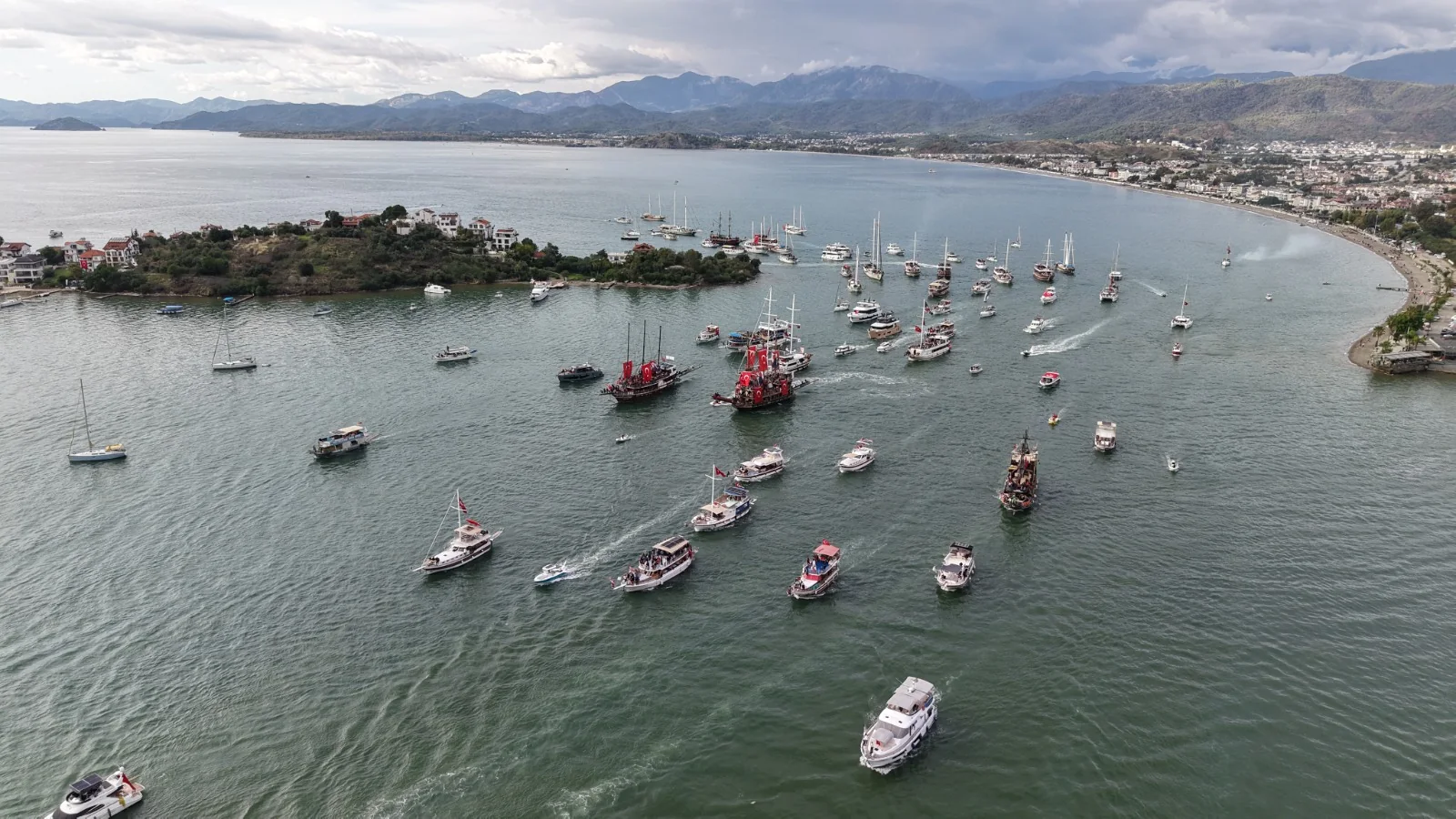 Fethiye’de Tekneler Cumhuriyet İçin Açıldı