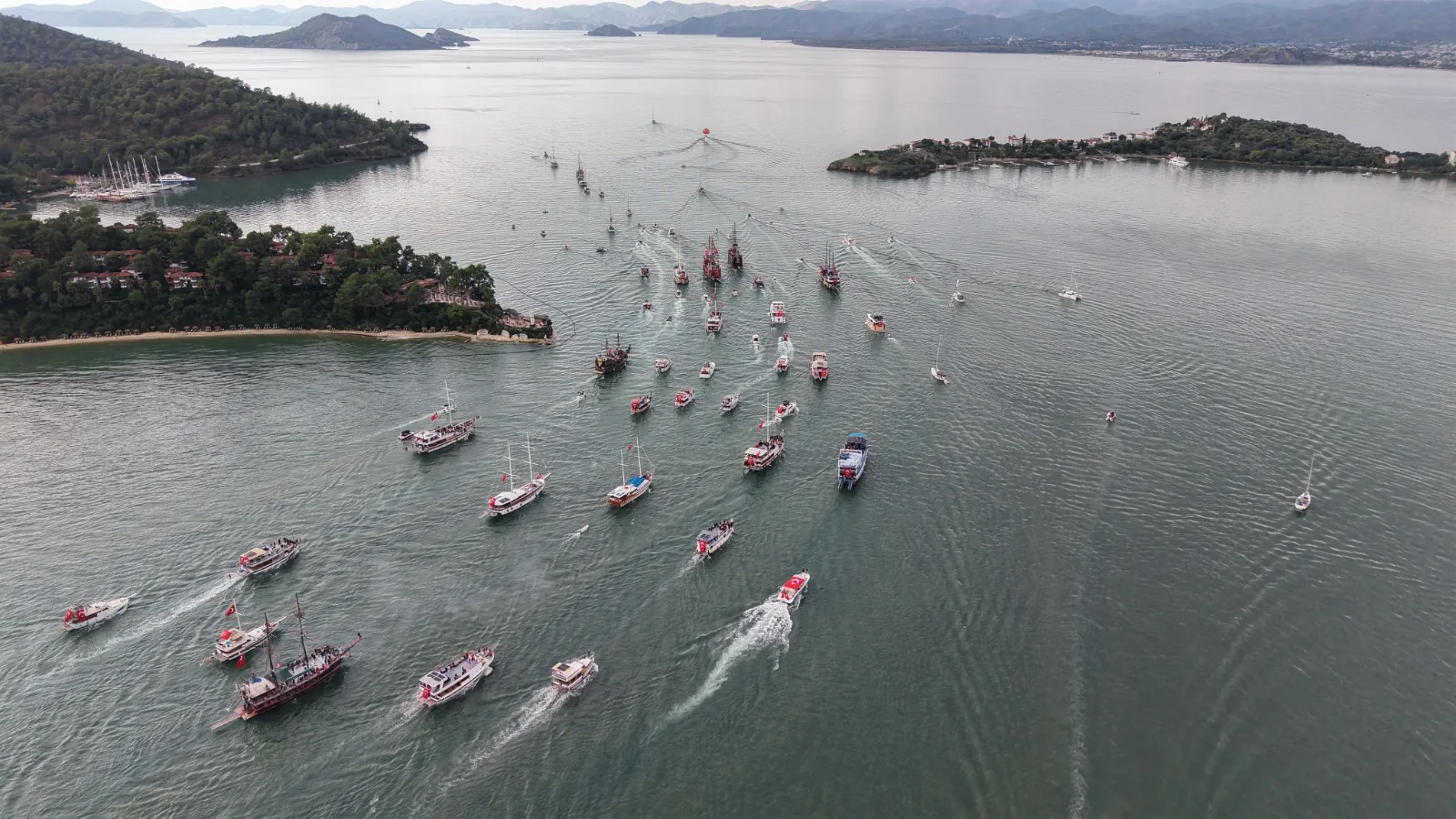 Fethiye’de Tekneler Cumhuriyet İçin Açıldı