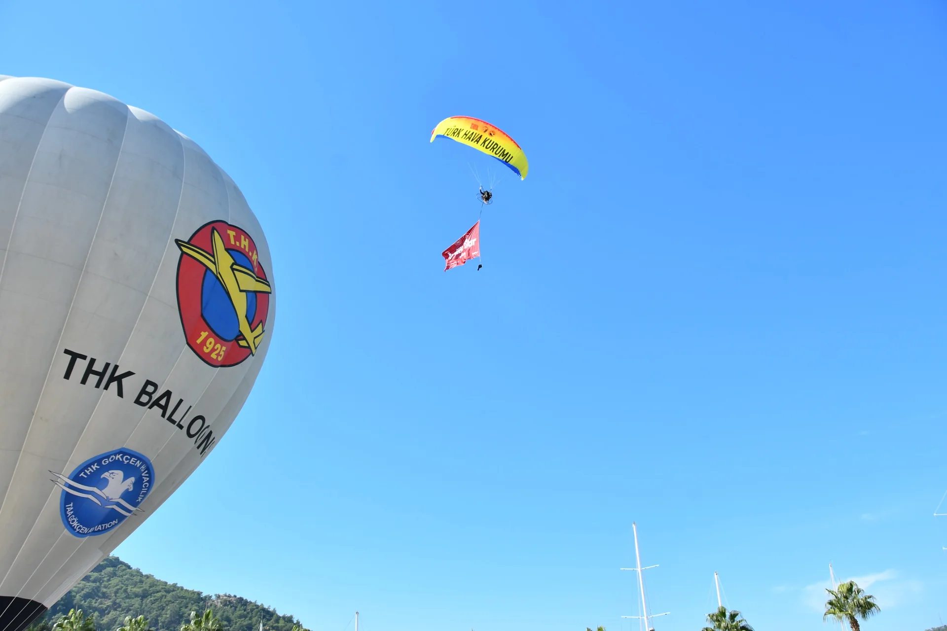 “İyilik Var” Mesajı 26. Uluslararası Hava Oyunları Festivali’nde Fethiye Semalarına Taşındı