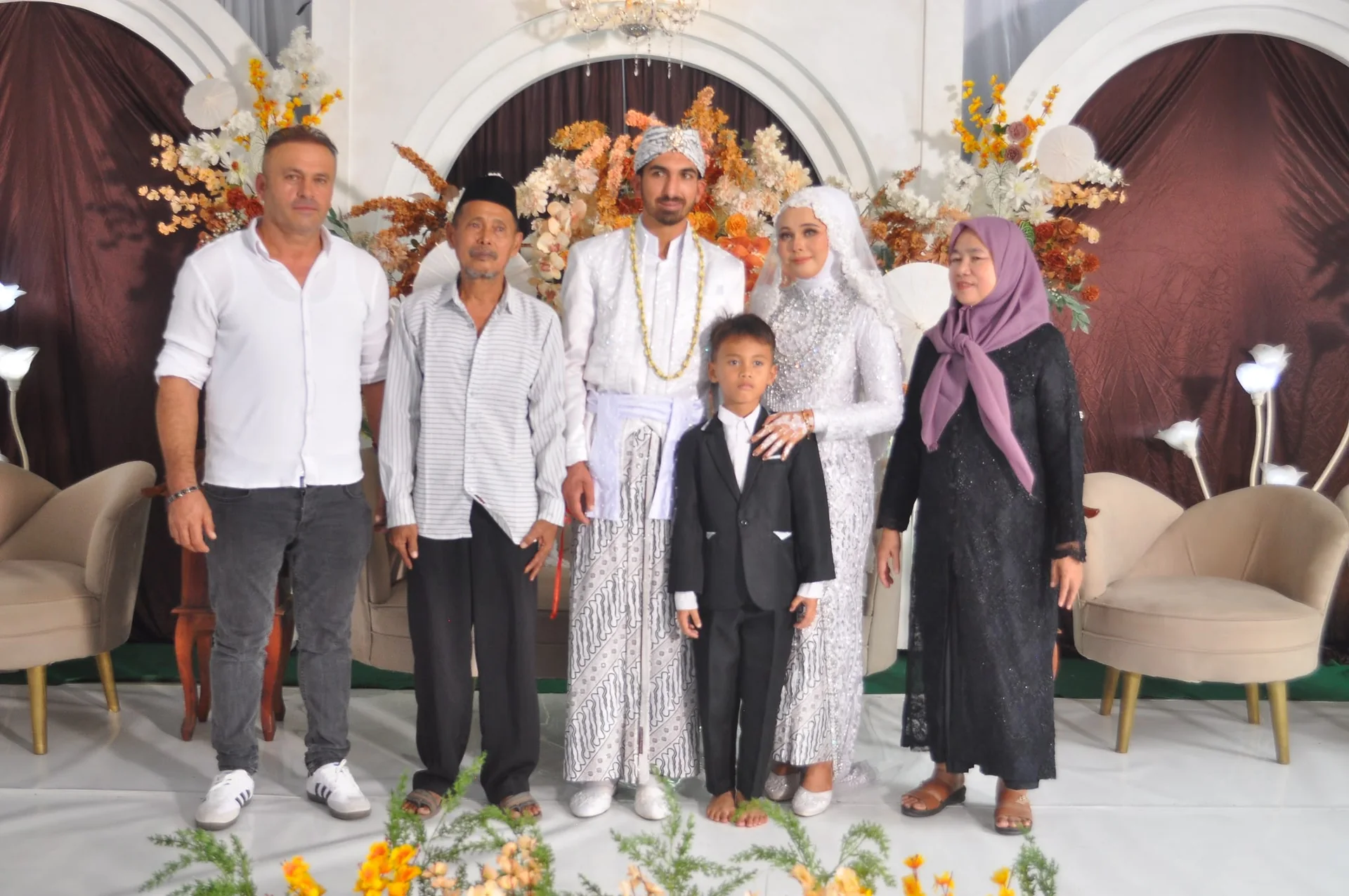 Seydikemerli Damat, Endonezyalı Gelinle Evlendi