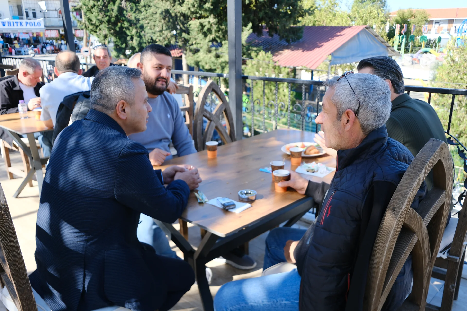 Hisarönü Esnafının Sorunları Masaya Yatırıldı: WC, Otopark ve Atık Su Sorunları Gündemde