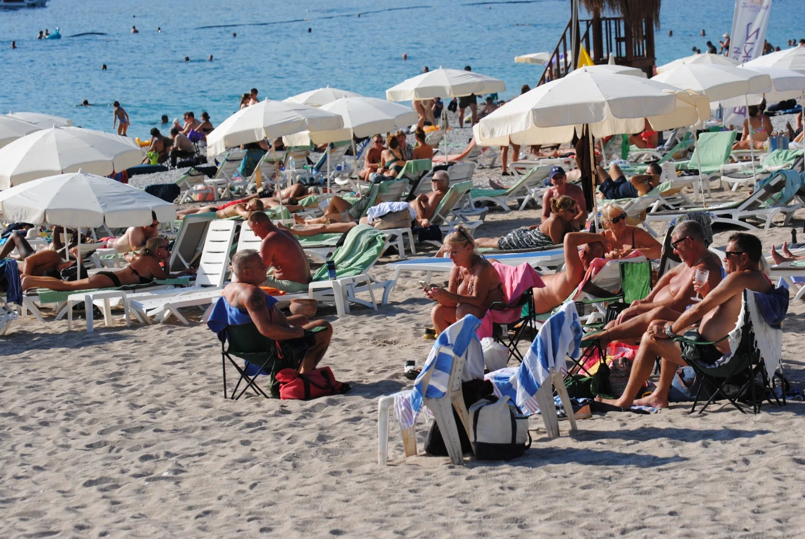 Fethiye’de Turistler Denize Girdi