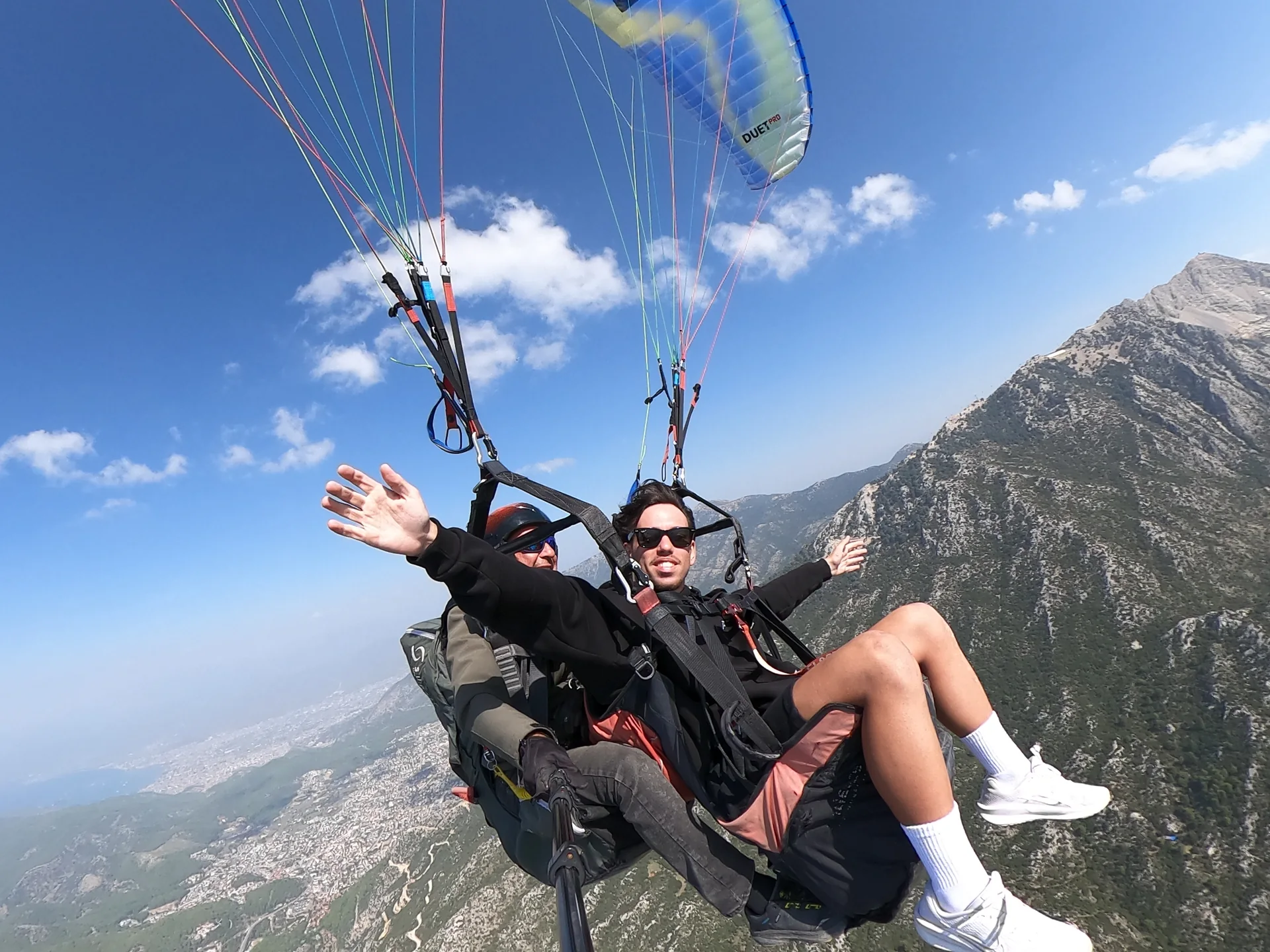 Ölüdeniz’de Yüzerek Yarıştılar, Babadağ’dan Uçarak Ödüllendirildiler