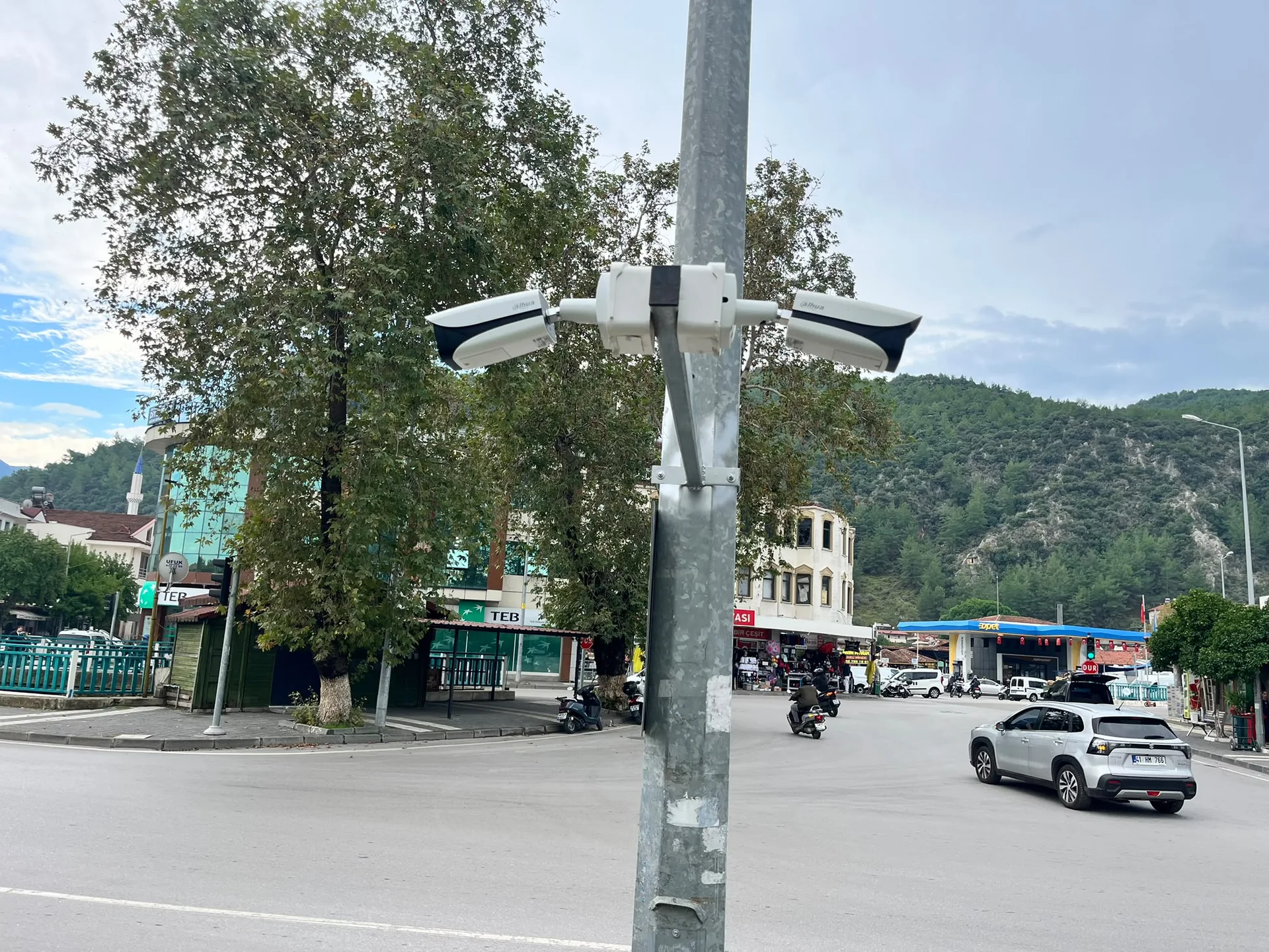 Fethiye’de Kaldırımda Motosiklet Sürenlere Kameralı Denetim