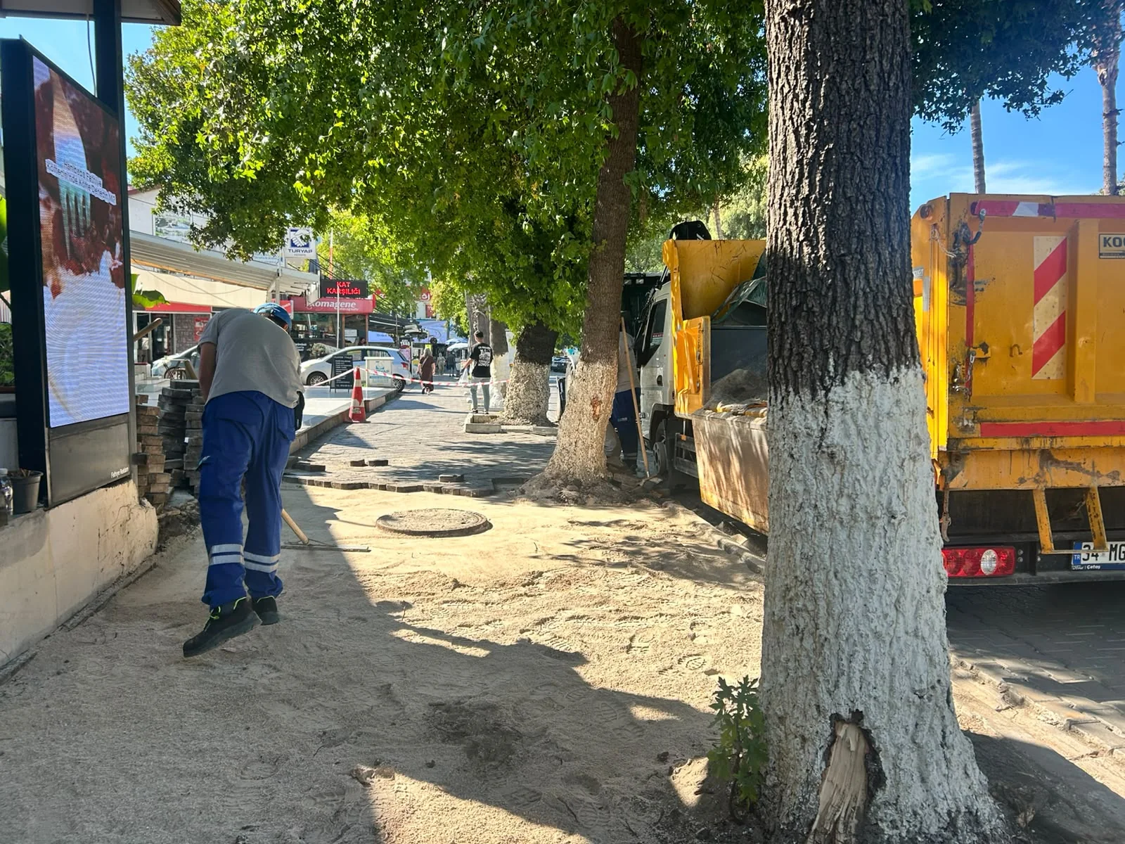 Fethiye’de Atatürk Caddesi’nde Kaldırımlar Yenilendi