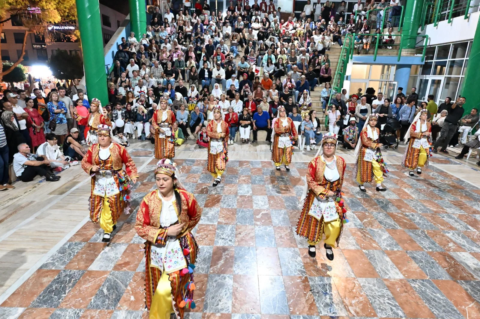 Fethiye’de Halk Dansları Festivali Coşkusu Yaşandı