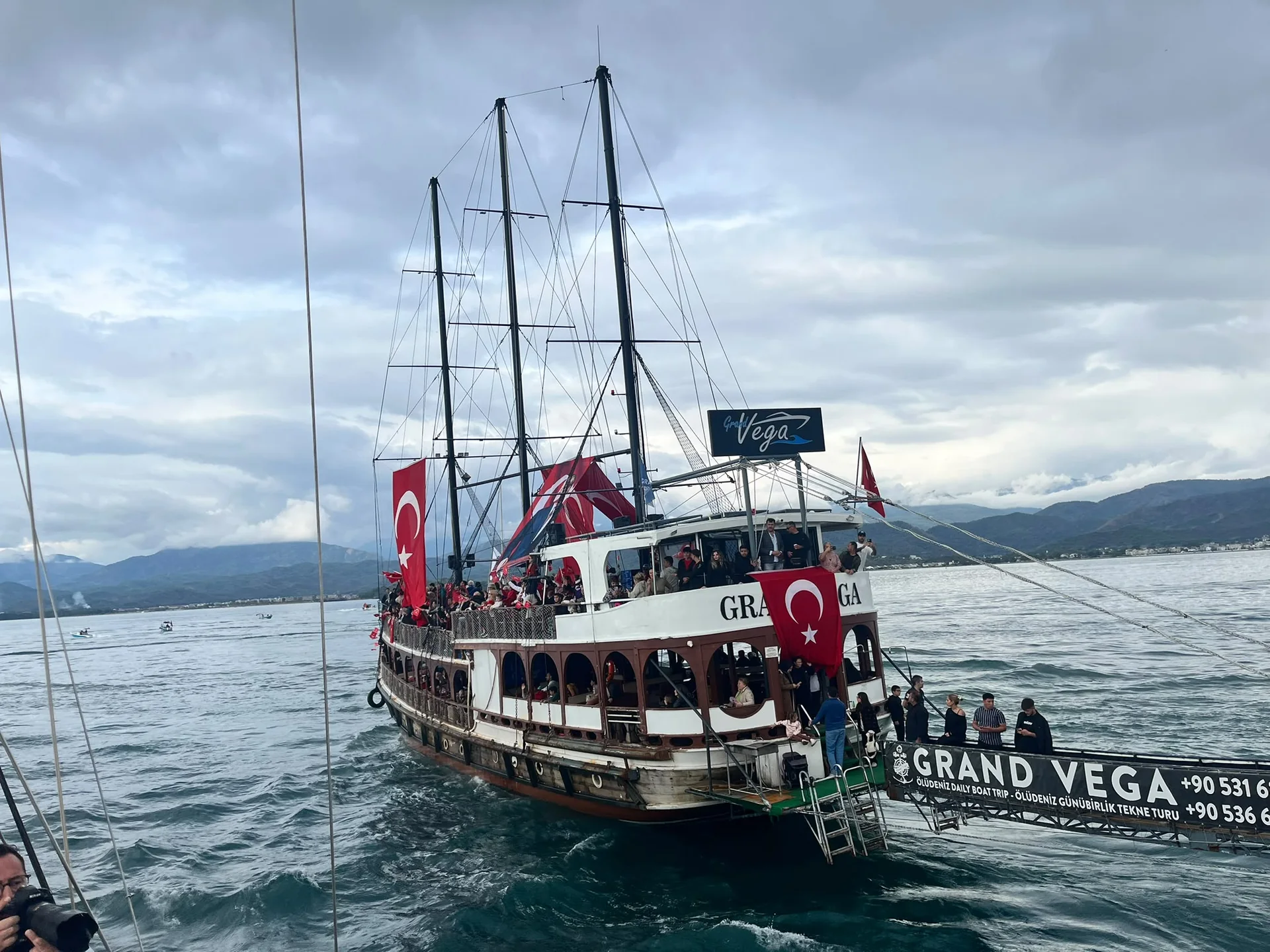 Fethiye’de Tekneler Cumhuriyet İçin Açıldı