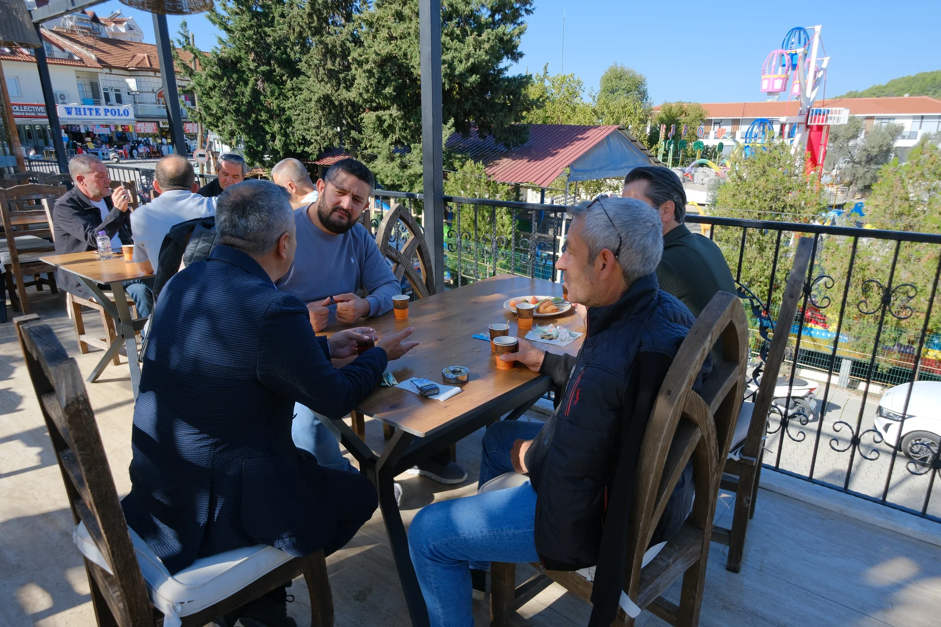 Hisarönü Esnafının Sorunları Masaya Yatırıldı: WC, Otopark ve Atık Su Sorunları Gündemde