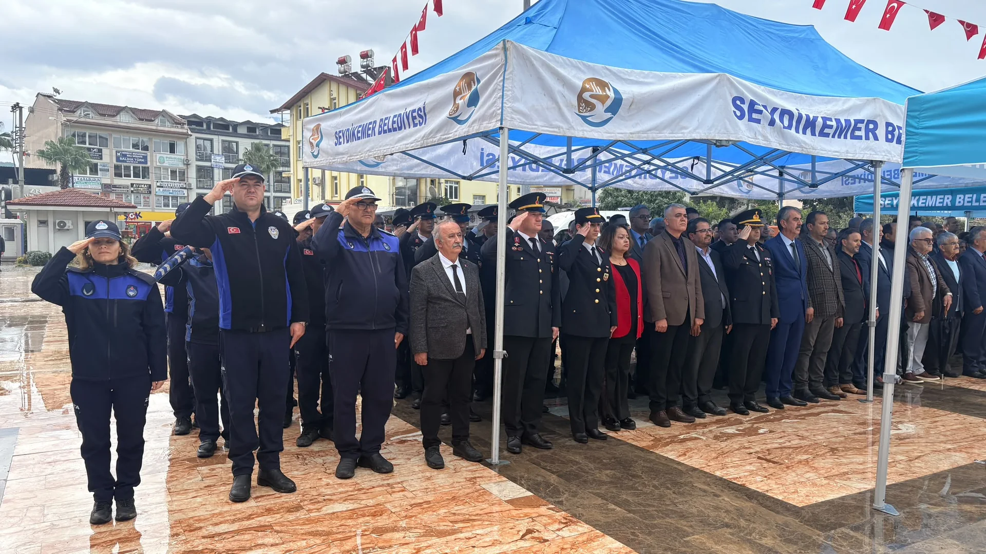 Seydikemer’de Cumhuriyet Bayramı Coşkusu Çelenk Töreniyle Başladı