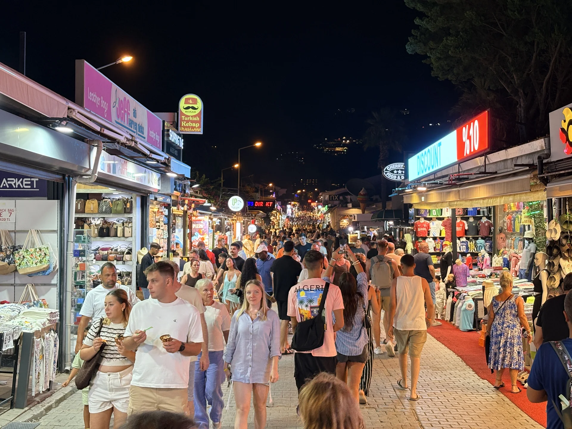 Ölüdeniz Esnafının Sezon Umudu Eylül ve Ekim’e Kaldı