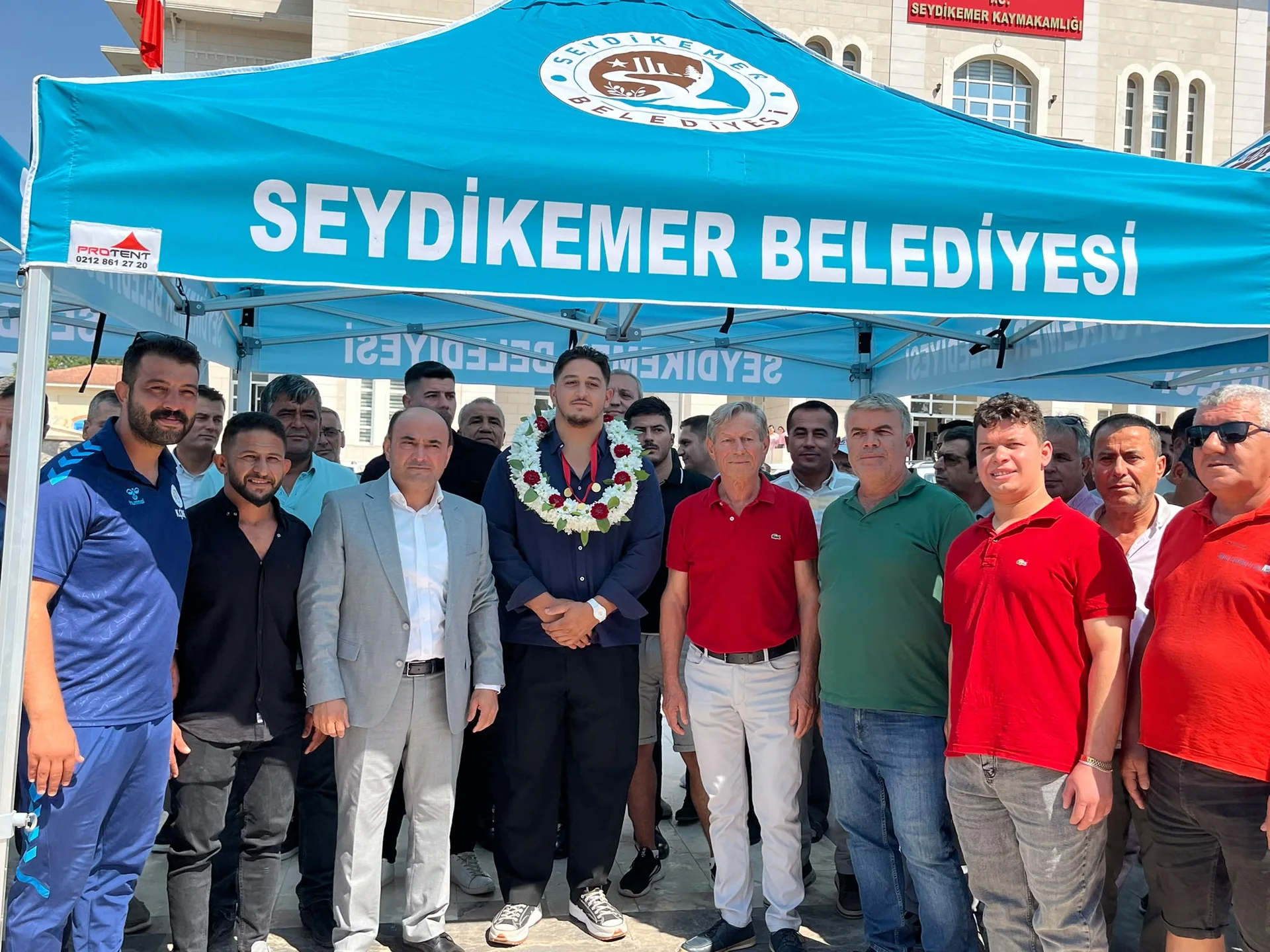 Türkiye’nin En Genç Başpehlivanına Seydikemer’de Görkemli Karşılama