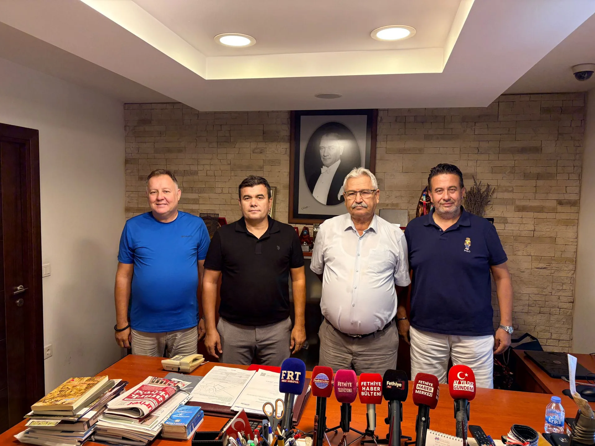Fethiyespor’dan Lokman Hekim Esnaf Hastanesi’ne Teşekkür Plaketi